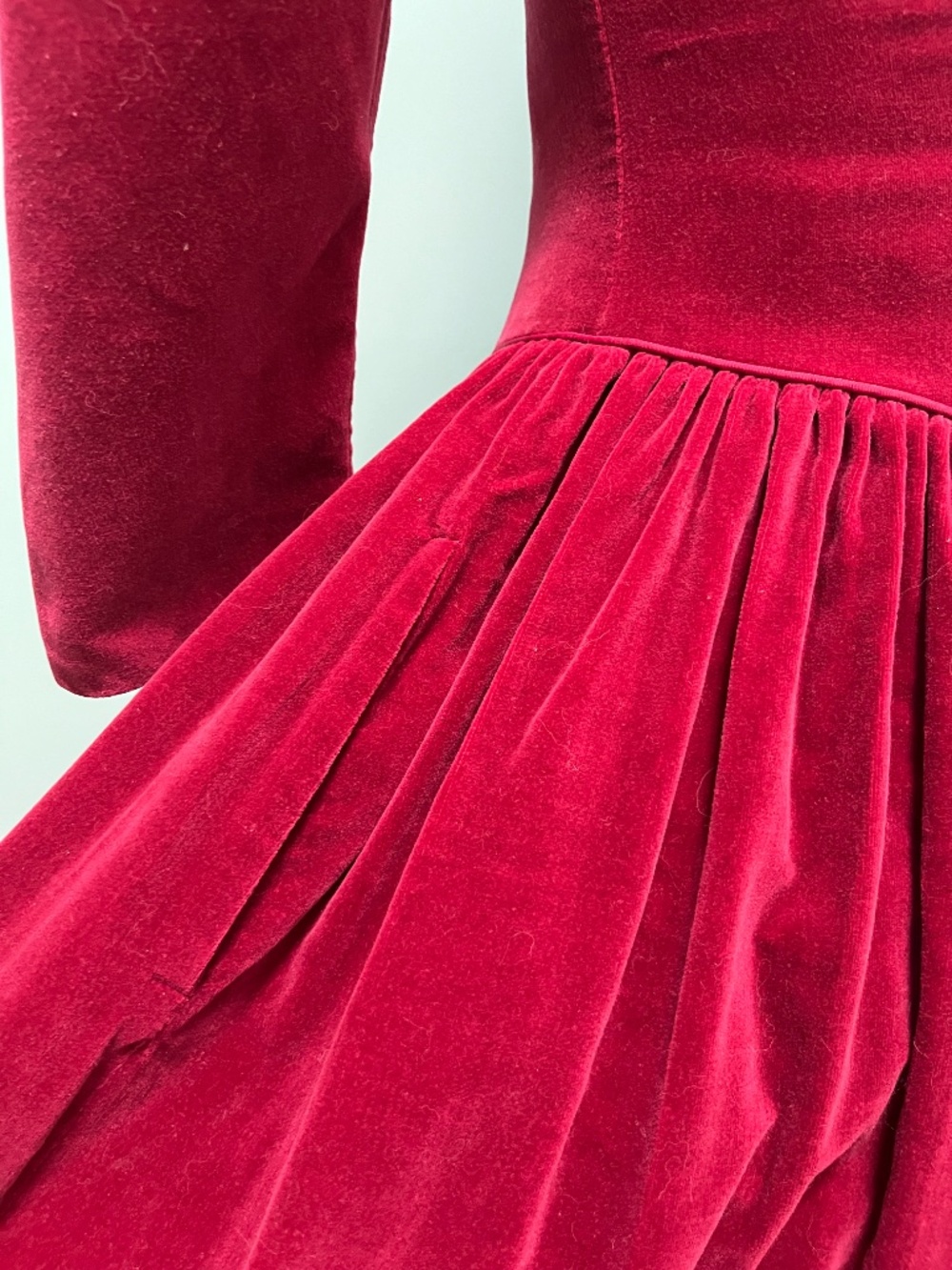 Gorgeous Laura Ashley wine coloured velvet dress, Sz 6 - Picture 7 of 11